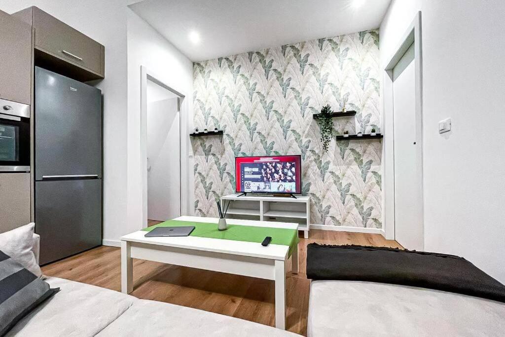 Luxury Stazione Centrale Elegante Loft Apartment Trieste Ngoại thất bức ảnh